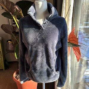 Eddie Bauer women’s medium super fuzzy pullover